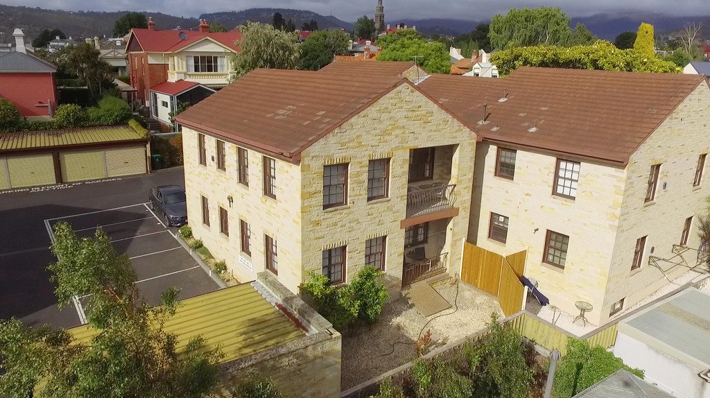 8/4 Colville Street BATTERY POINT 3