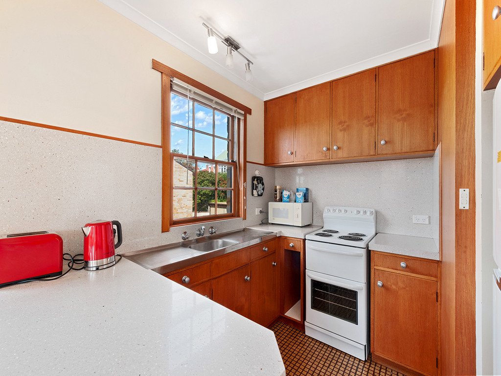 8/4 Colville Street BATTERY POINT 6