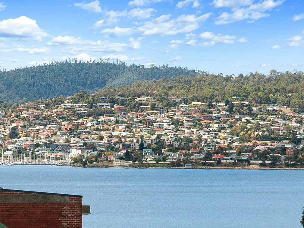 8/4 Colville Street BATTERY POINT 12