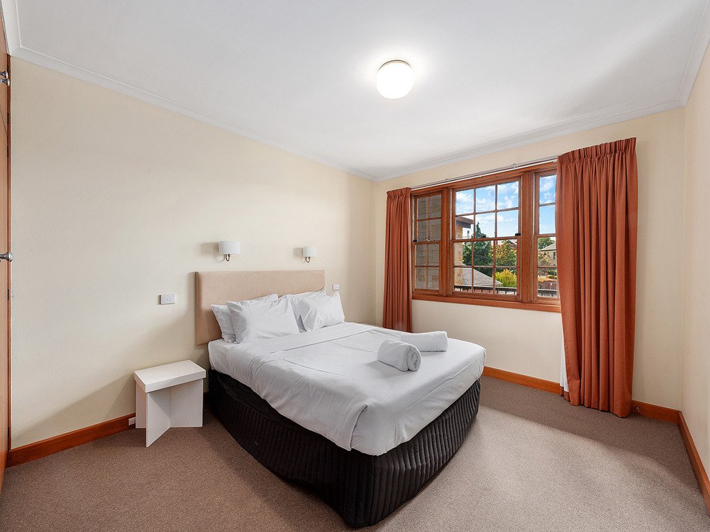 8/4 Colville Street BATTERY POINT 14