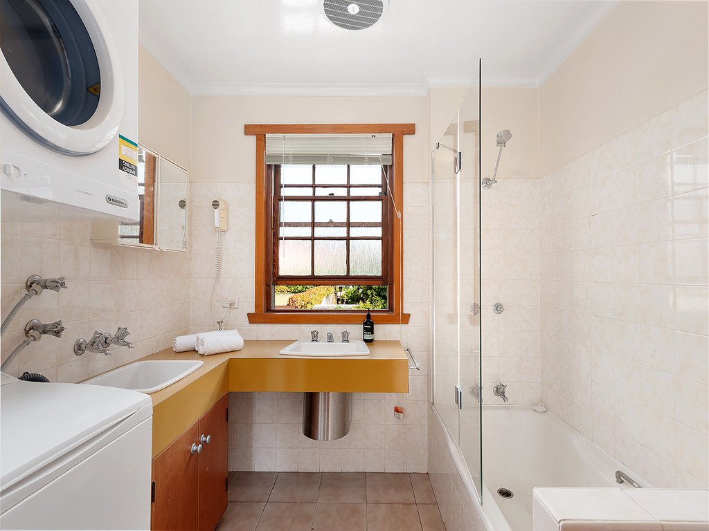 8/4 Colville Street BATTERY POINT 16