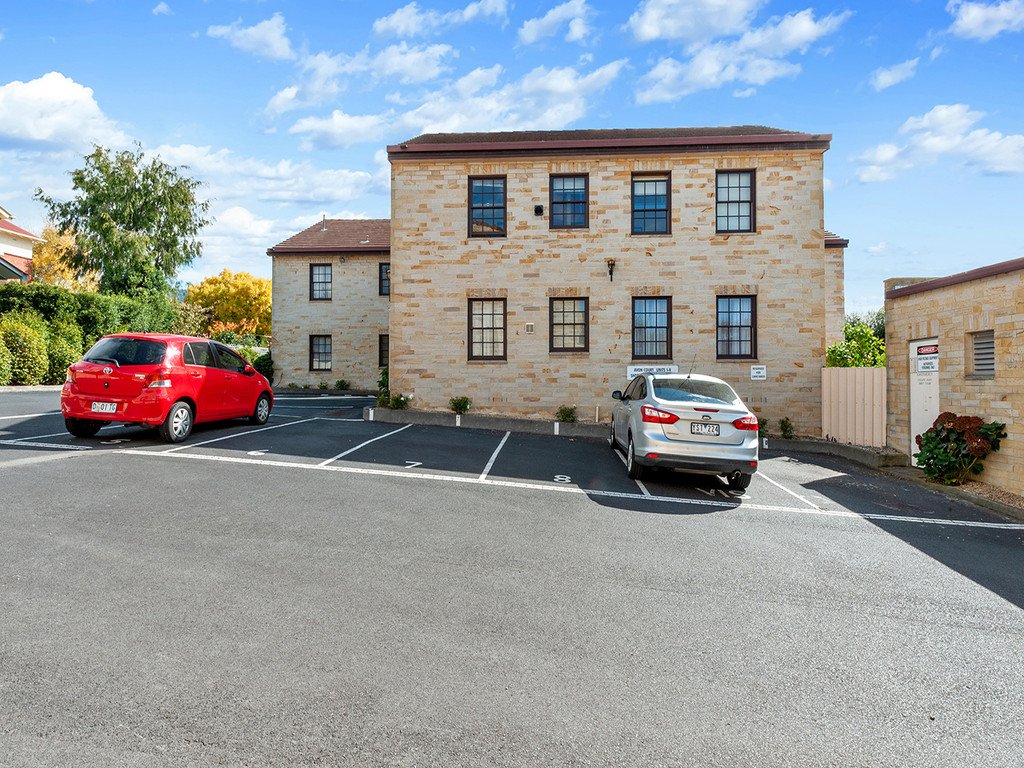8/4 Colville Street BATTERY POINT 18
