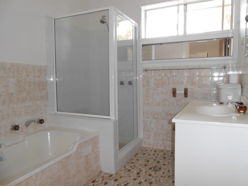 84 Crown Street TAMWORTH 4