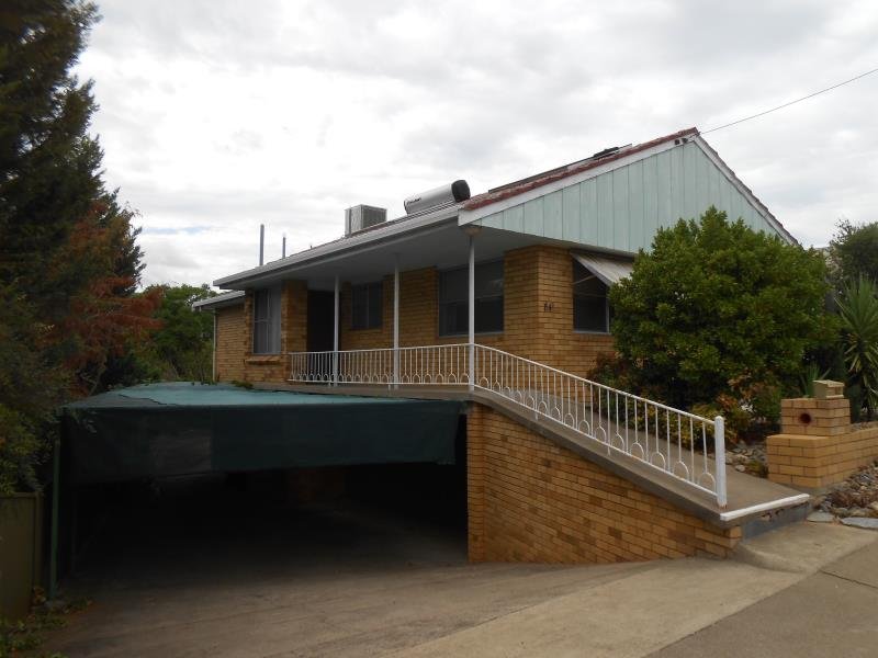 84 Crown Street TAMWORTH 9
