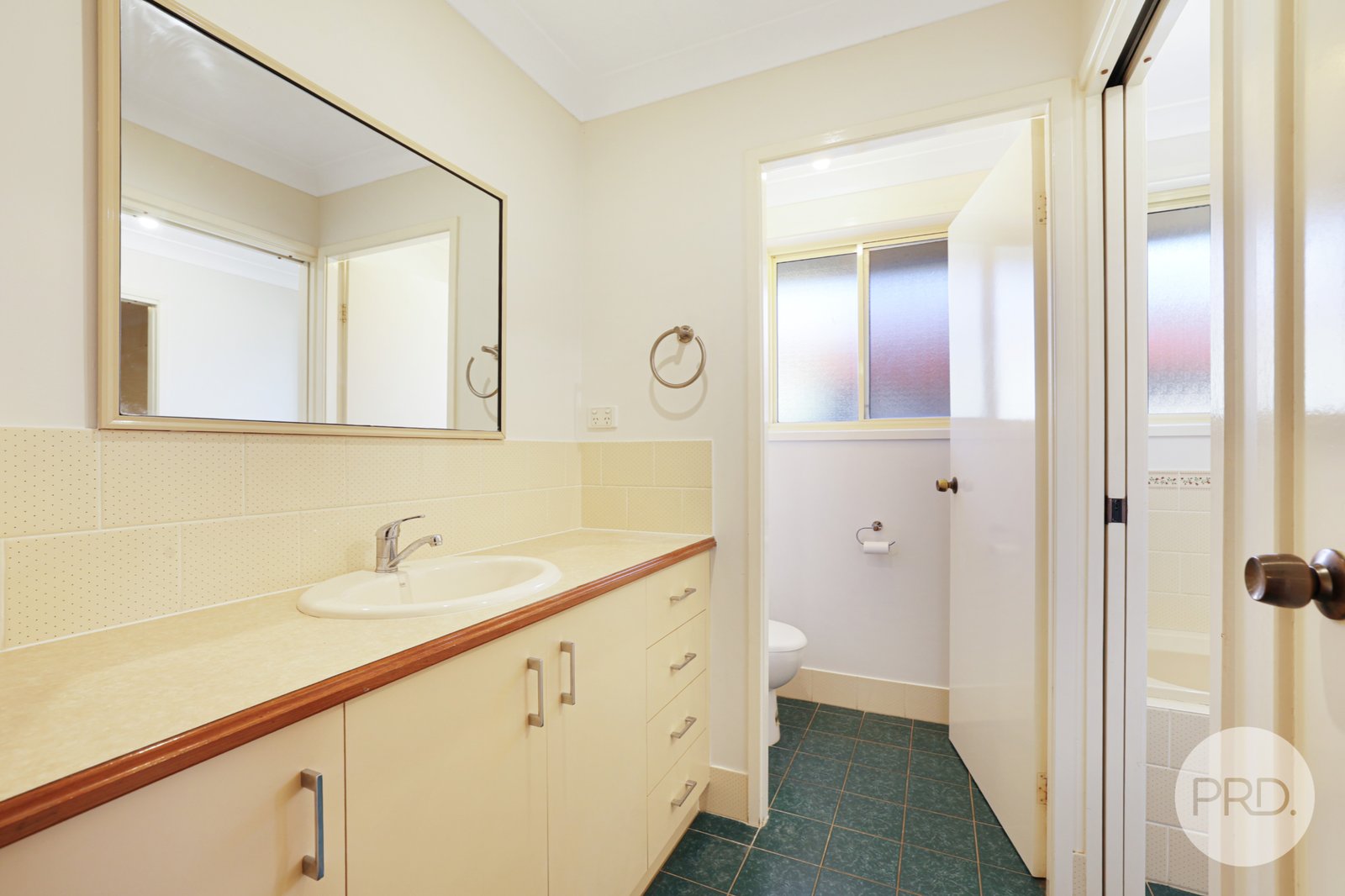 84 Glengarvin Drive TAMWORTH 11