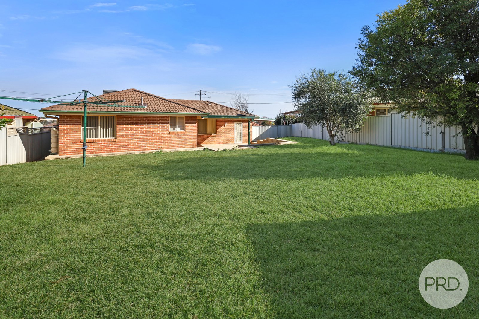 84 Glengarvin Drive TAMWORTH 27