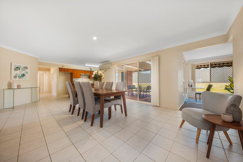 84 Golden Wattle Crescent THORNTON 6