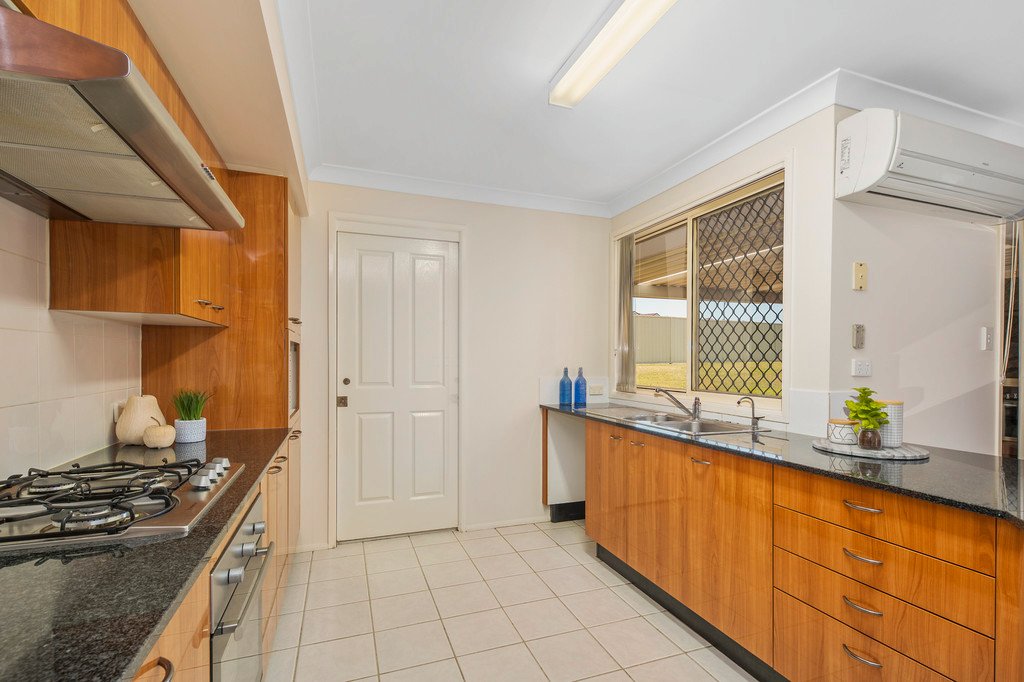 84 Golden Wattle Crescent THORNTON 8