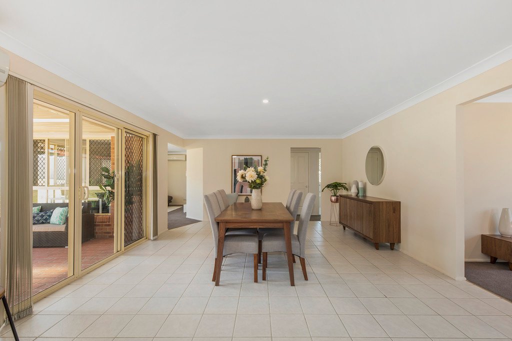 84 Golden Wattle Crescent THORNTON 9