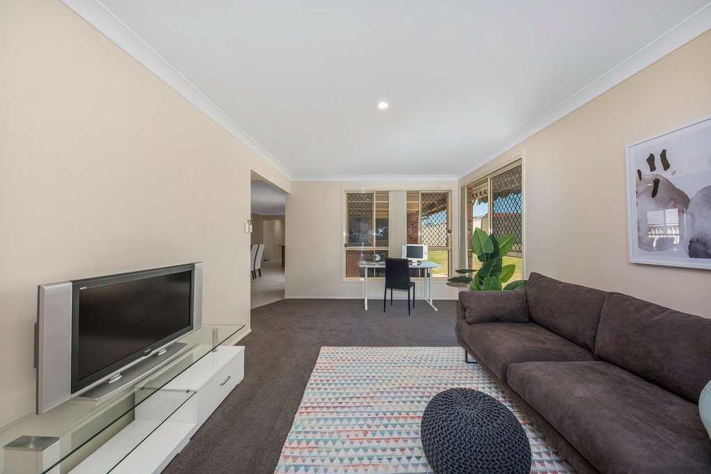 84 Golden Wattle Crescent THORNTON 11