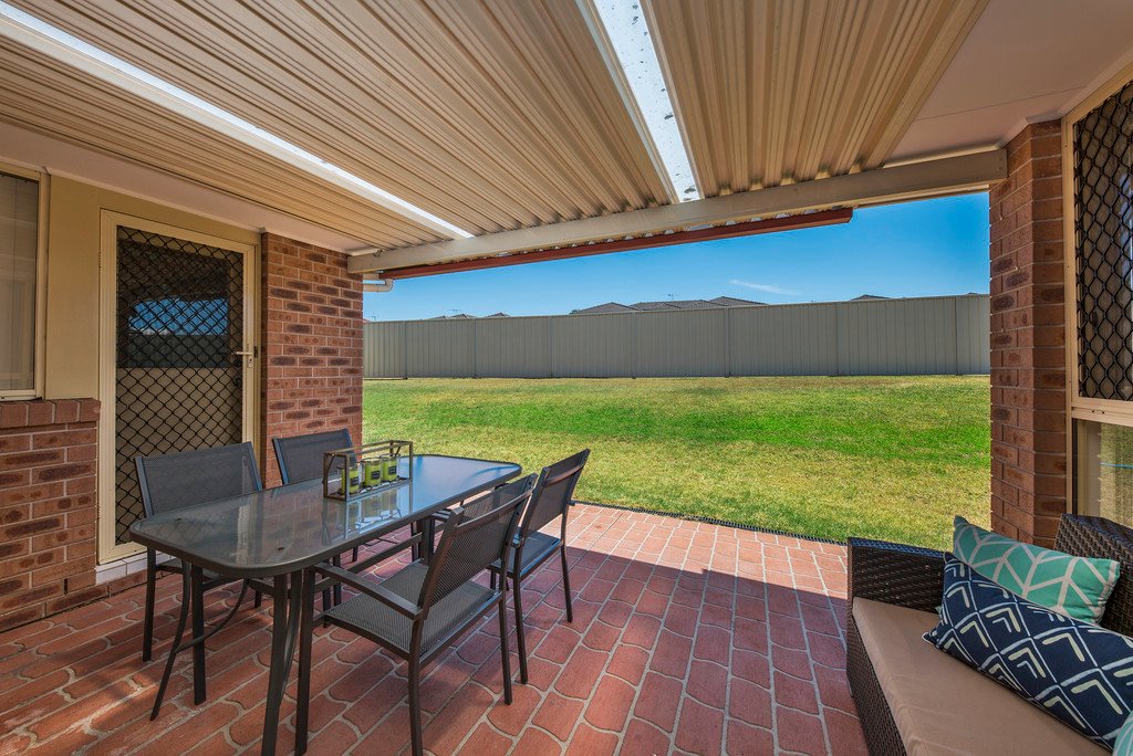 84 Golden Wattle Crescent THORNTON 13