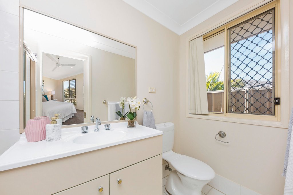84 Golden Wattle Crescent THORNTON 17