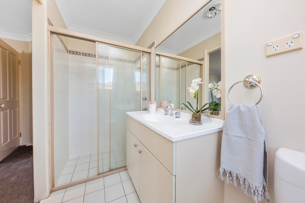 84 Golden Wattle Crescent THORNTON 18