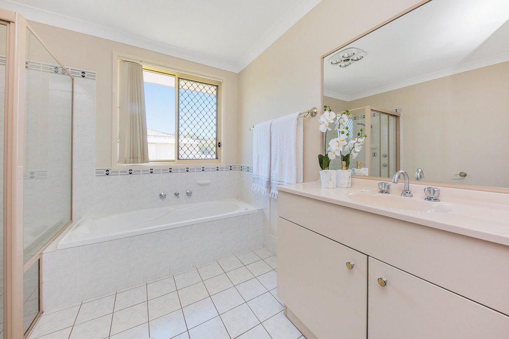 84 Golden Wattle Crescent THORNTON 20