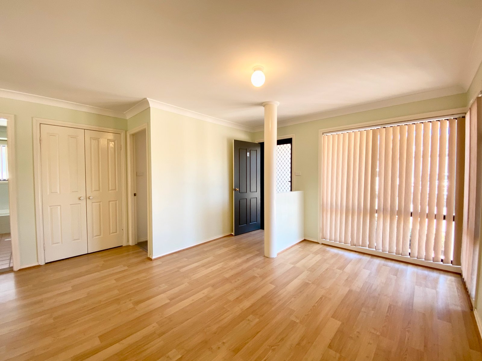 8/4 Helm Close SALAMANDER BAY 9