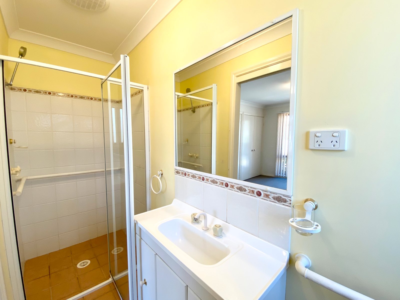 8/4 Helm Close SALAMANDER BAY 11