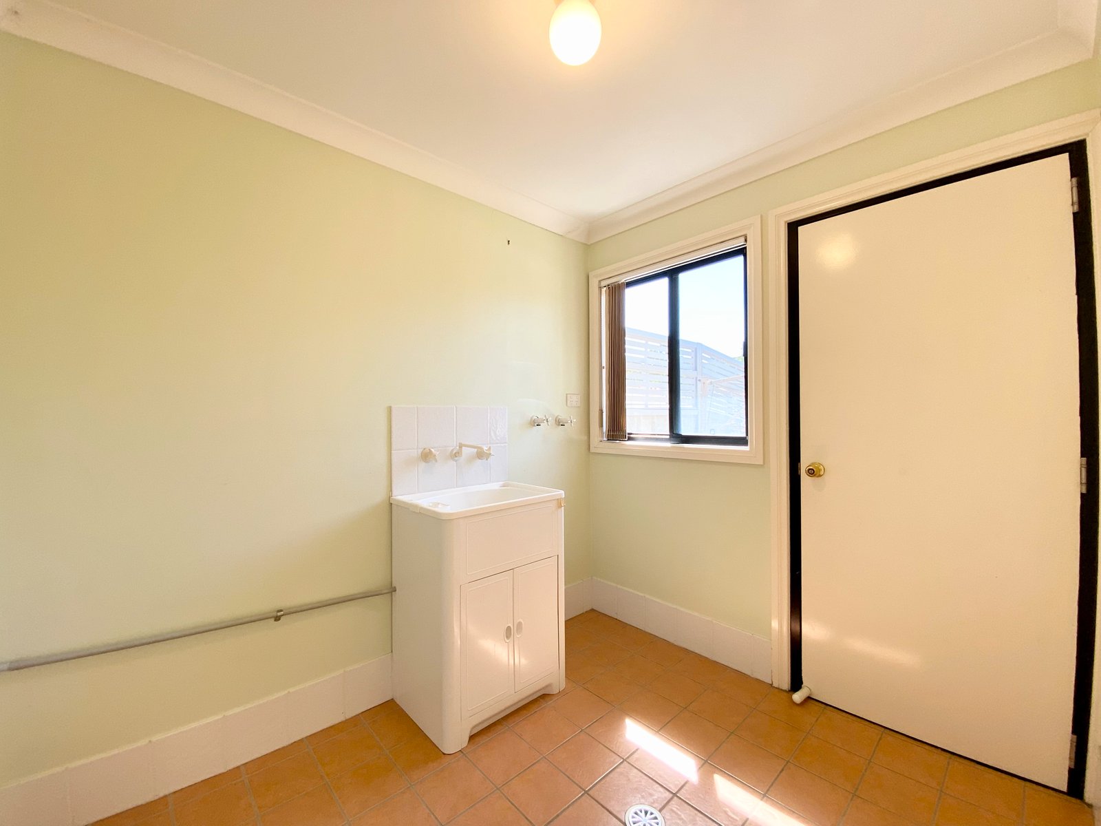 8/4 Helm Close SALAMANDER BAY 16