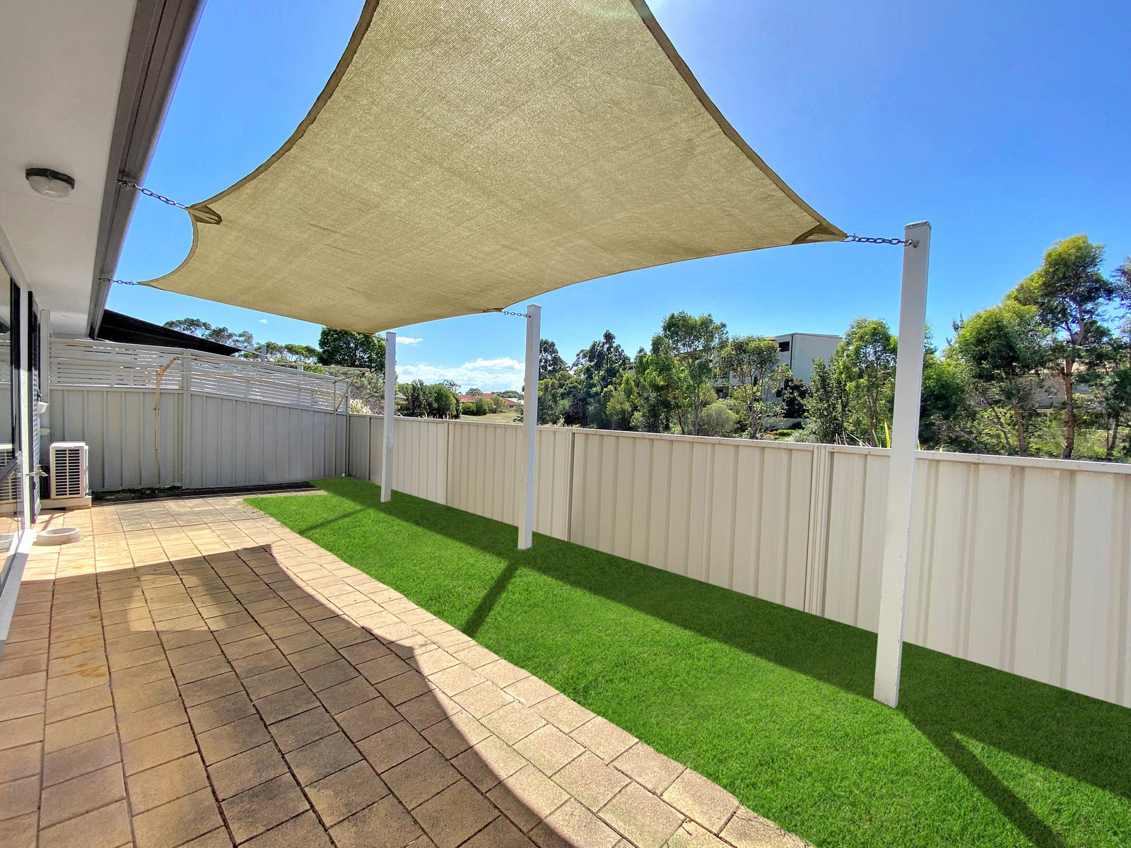 8/4 Helm Close SALAMANDER BAY 18