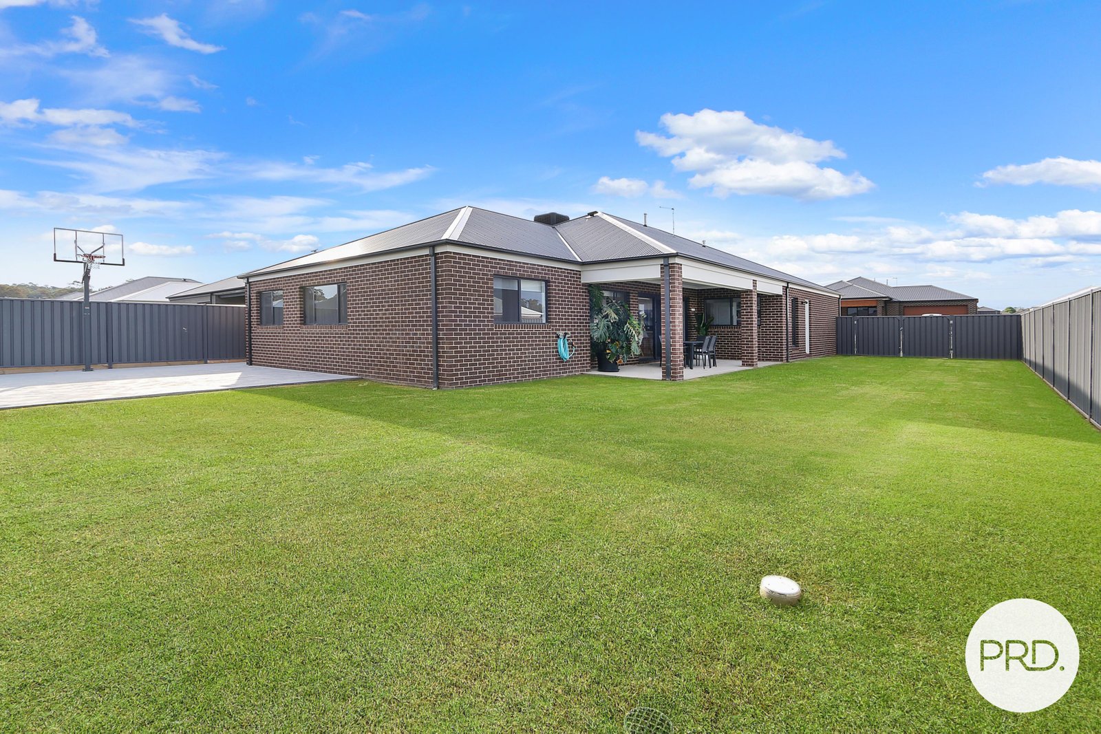 84 Hillford Circuit THURGOONA 10