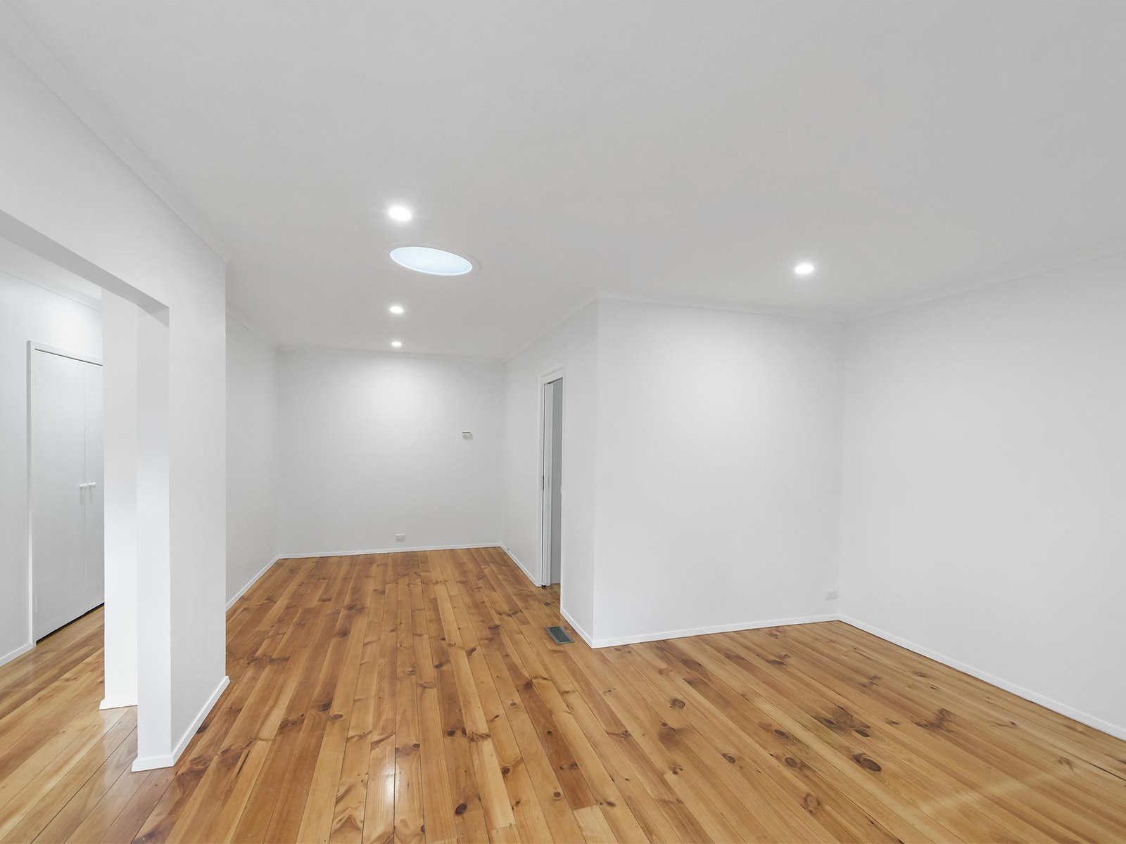 Gallery: 8/4 Raith Avenue