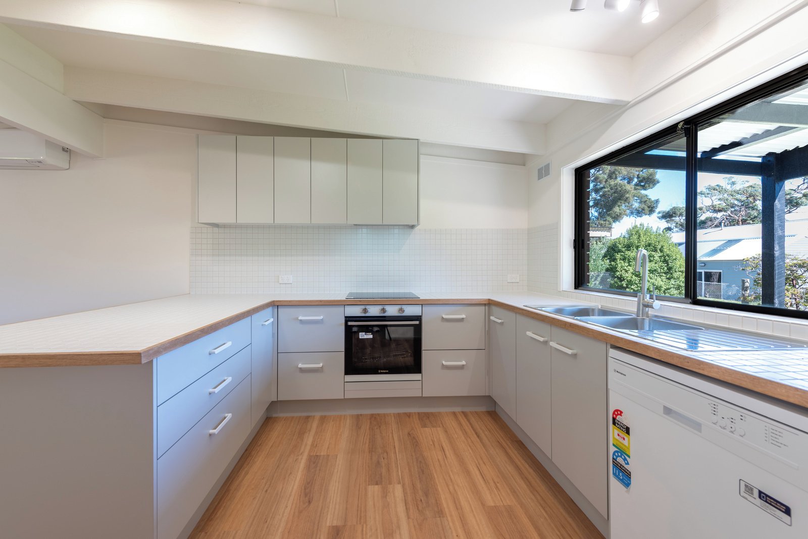 Photos: 84 Revell Street