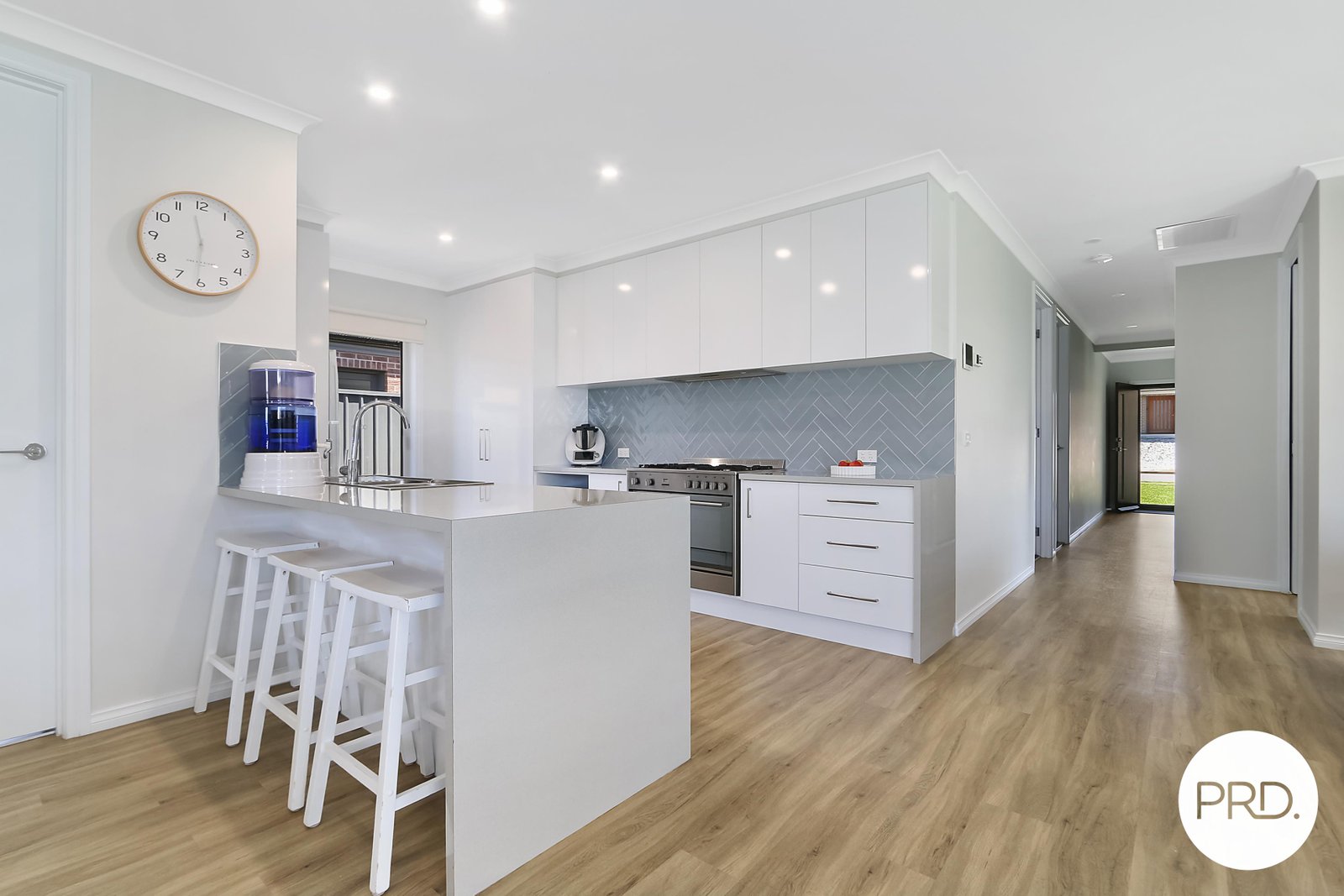 84 Riverboat Drive THURGOONA 3