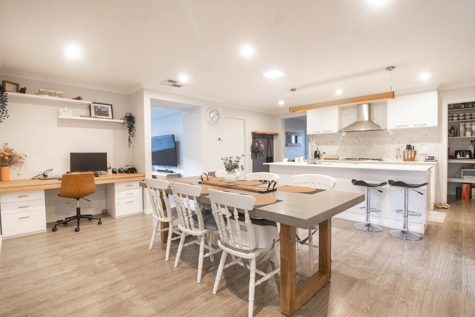 84 Settlers Drive KIALLA 7