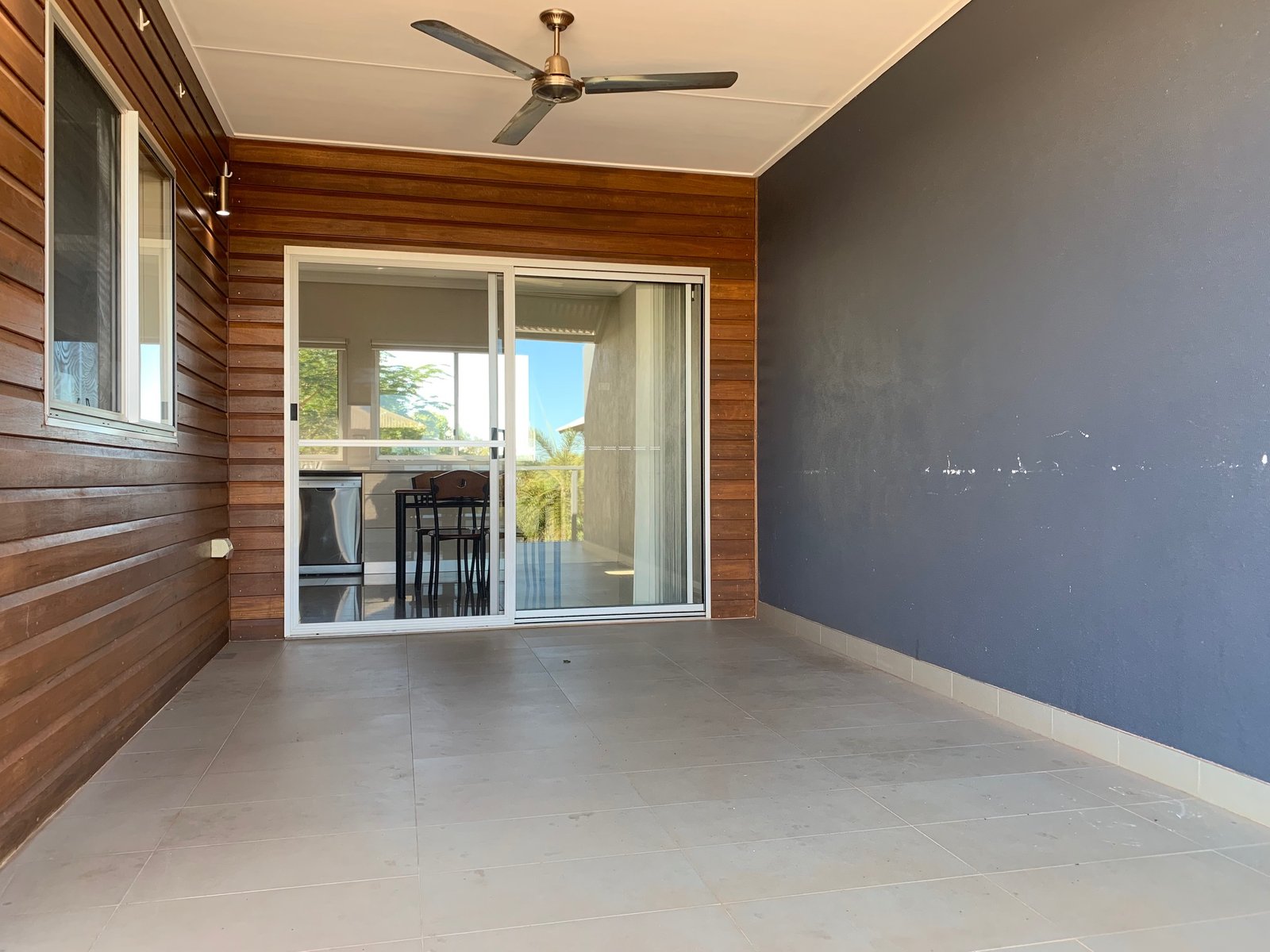 8/4 Shingoro Street BILINGURR 9