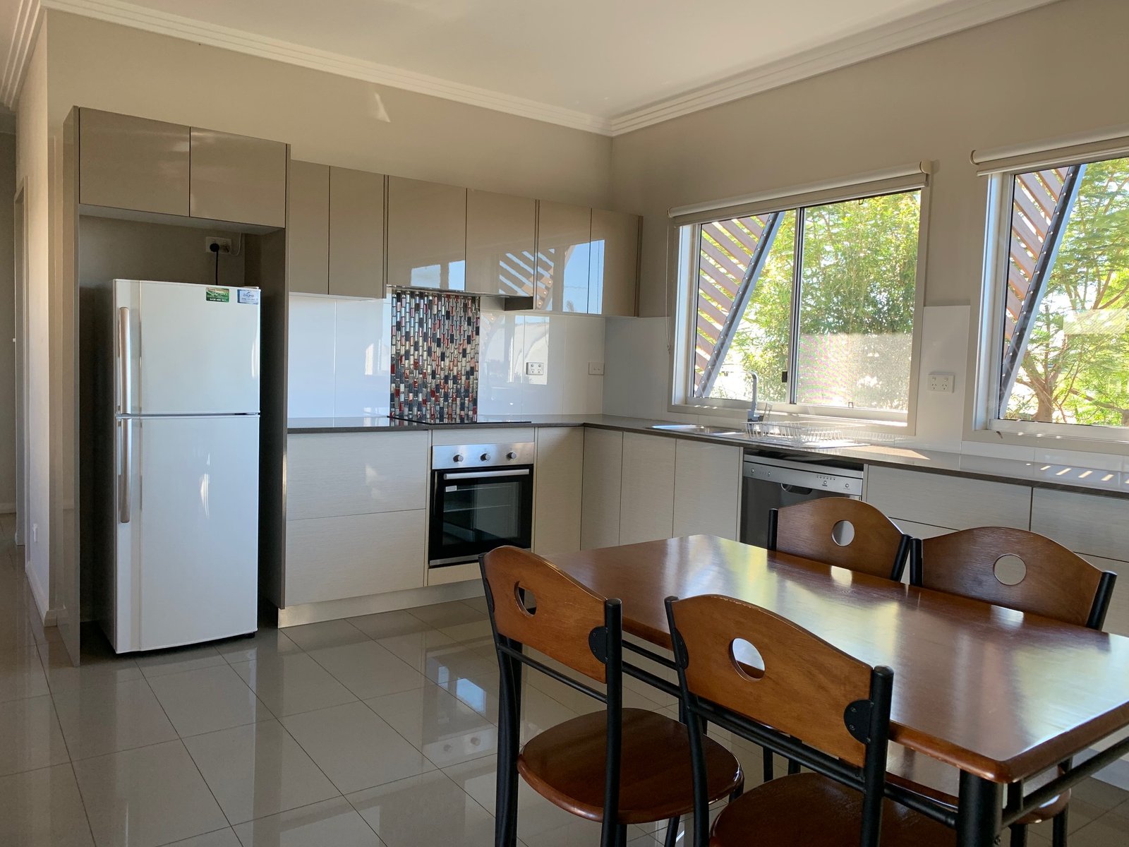 8/4 Shingoro Street BILINGURR 1