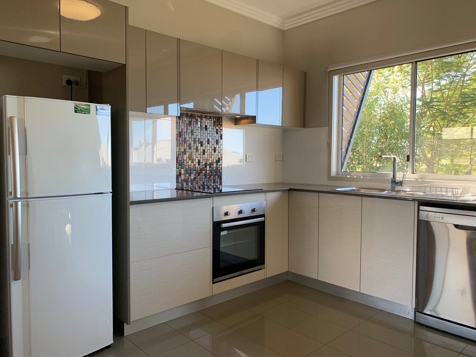 8/4 Shingoro Street BILINGURR 2