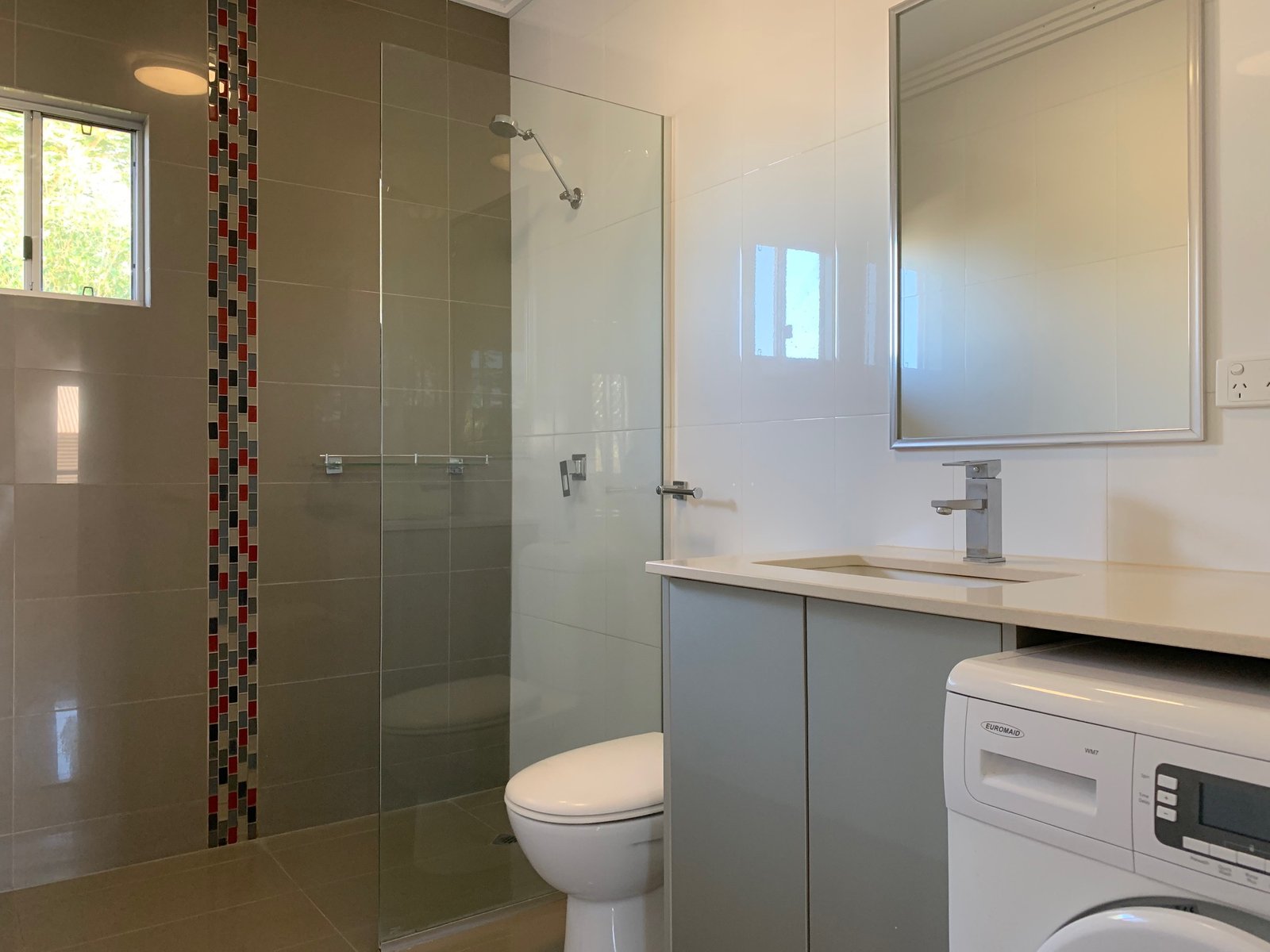 8/4 Shingoro Street BILINGURR 6