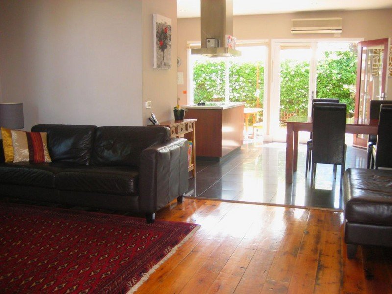 Gallery: 84 Tarrengower Street