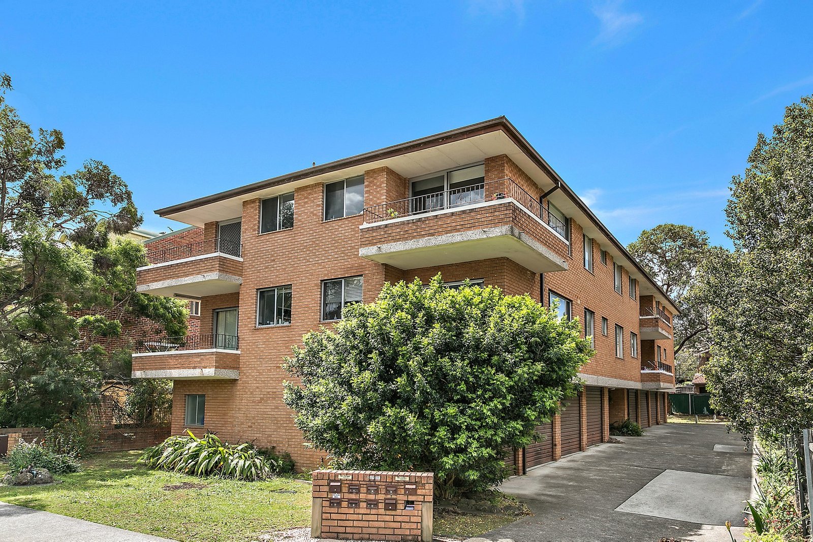 8/40 West Street HURSTVILLE 1