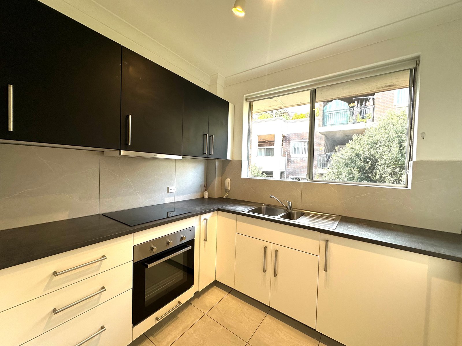 8/40 West Street HURSTVILLE 4