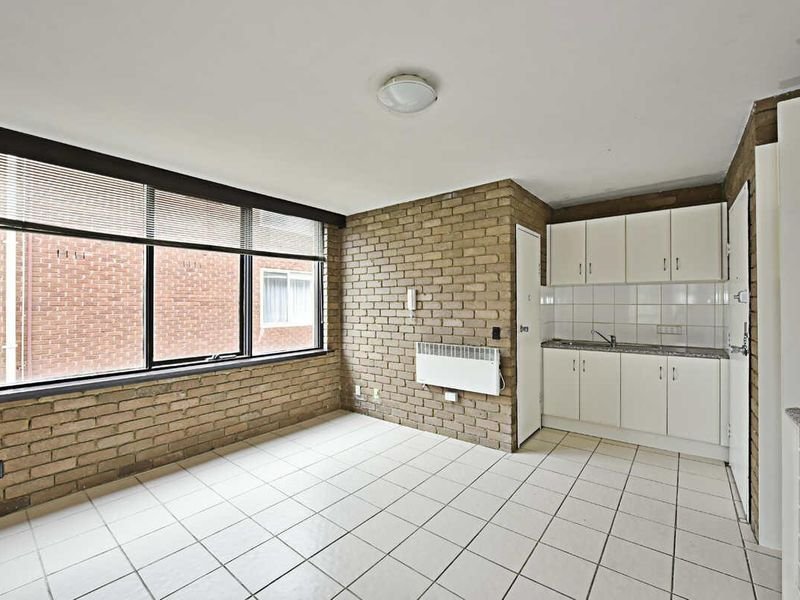 Gallery: 8/405 Dandenong Road