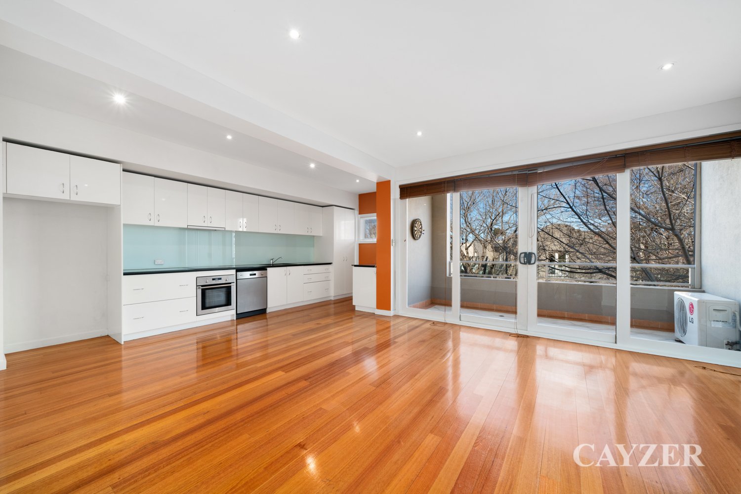 Gallery: 8/410-416 Bay Street