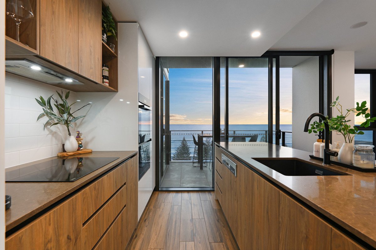 84/1969-1971 Gold Coast Highway Burleigh Heads 3