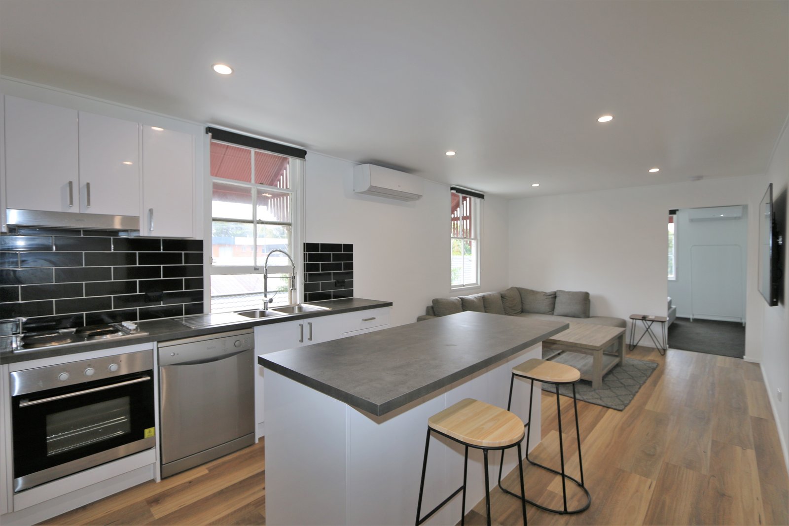 8/46 Stevens Street LABRADOR 1