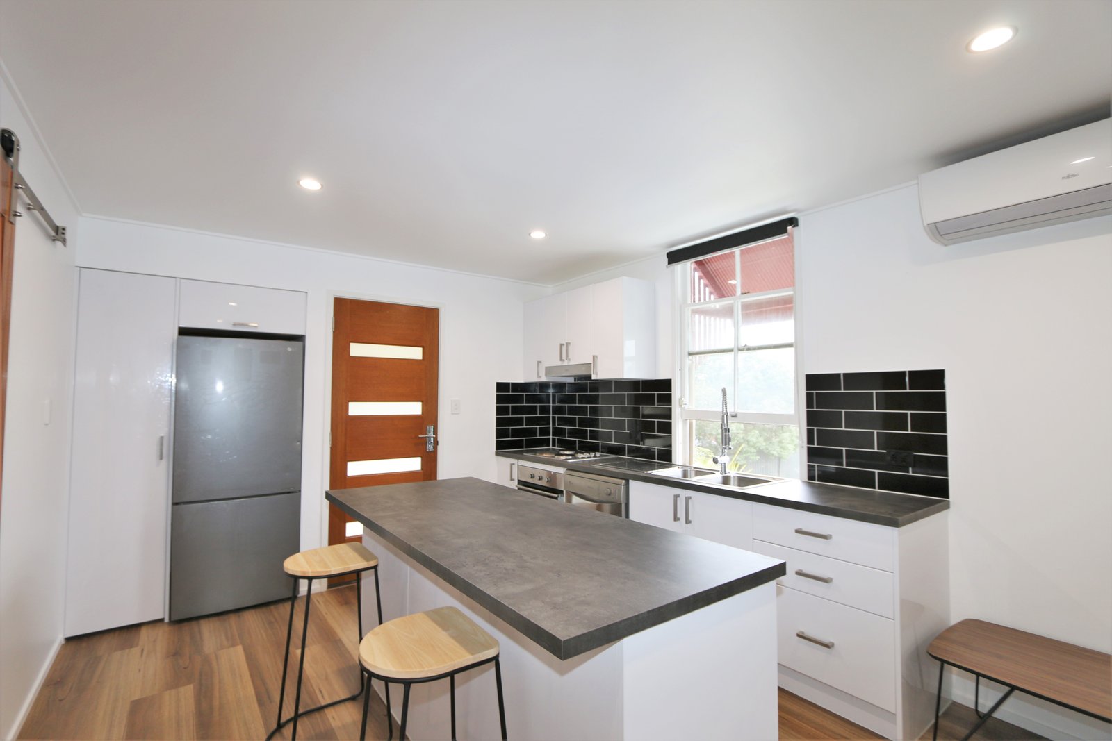 8/46 Stevens Street LABRADOR 2