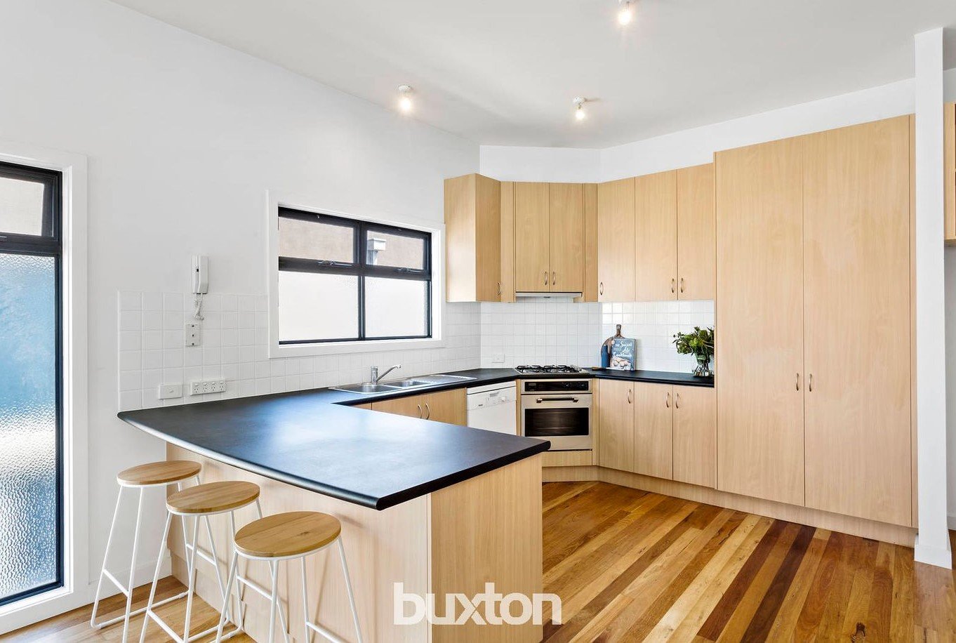 Gallery: 8/464 Beach Road
