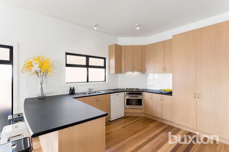 Gallery: 8/464 Beach Road