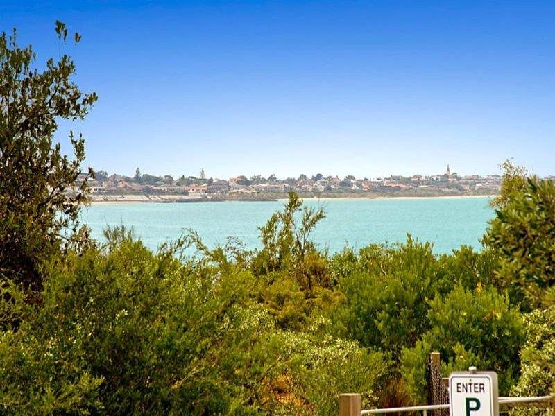 Gallery: 8/464 Beach Road