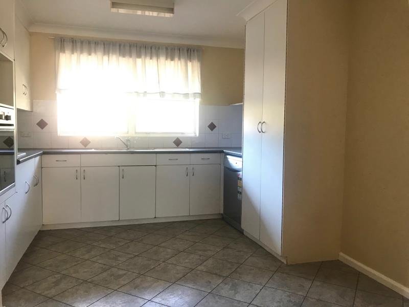 85 Bourke Street TAMWORTH 3