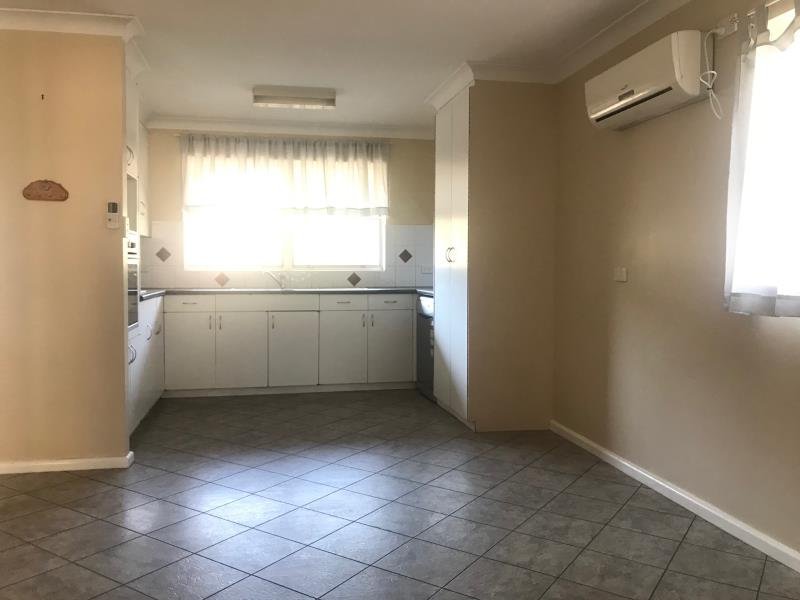 85 Bourke Street TAMWORTH 7