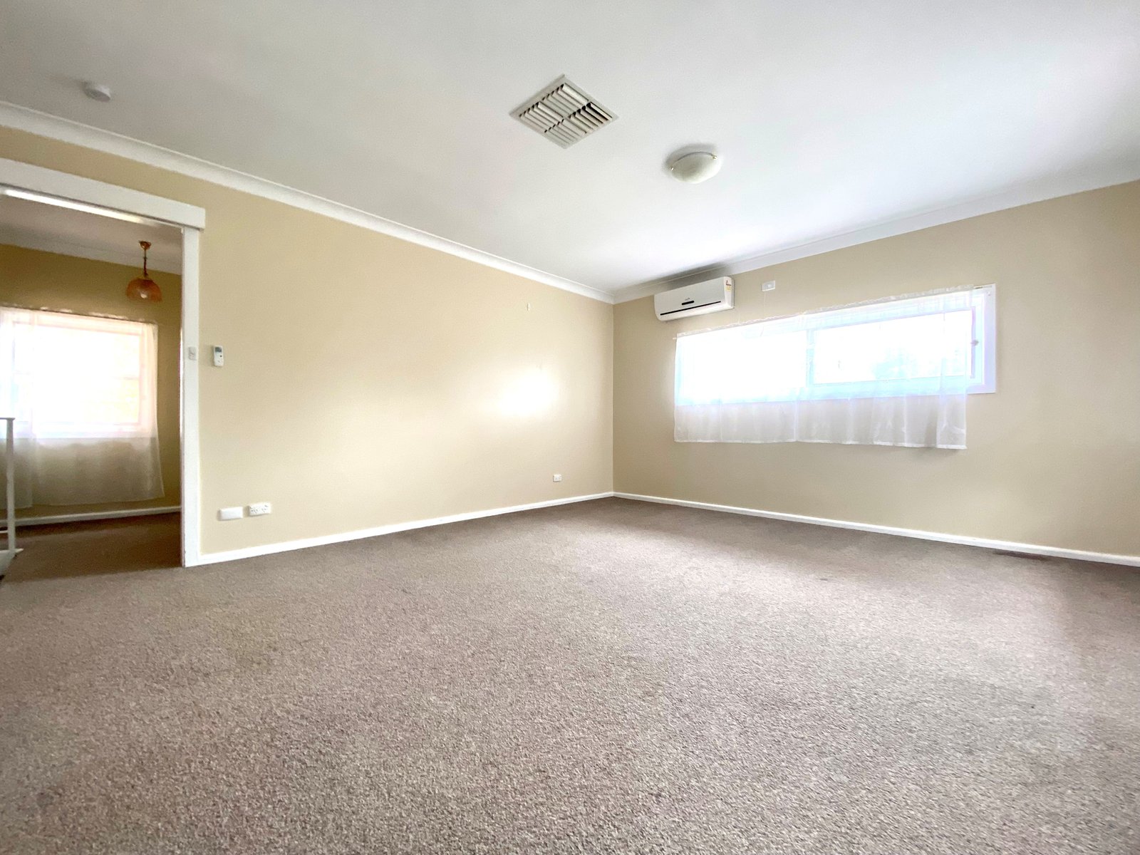 85 Bourke Street TAMWORTH 4