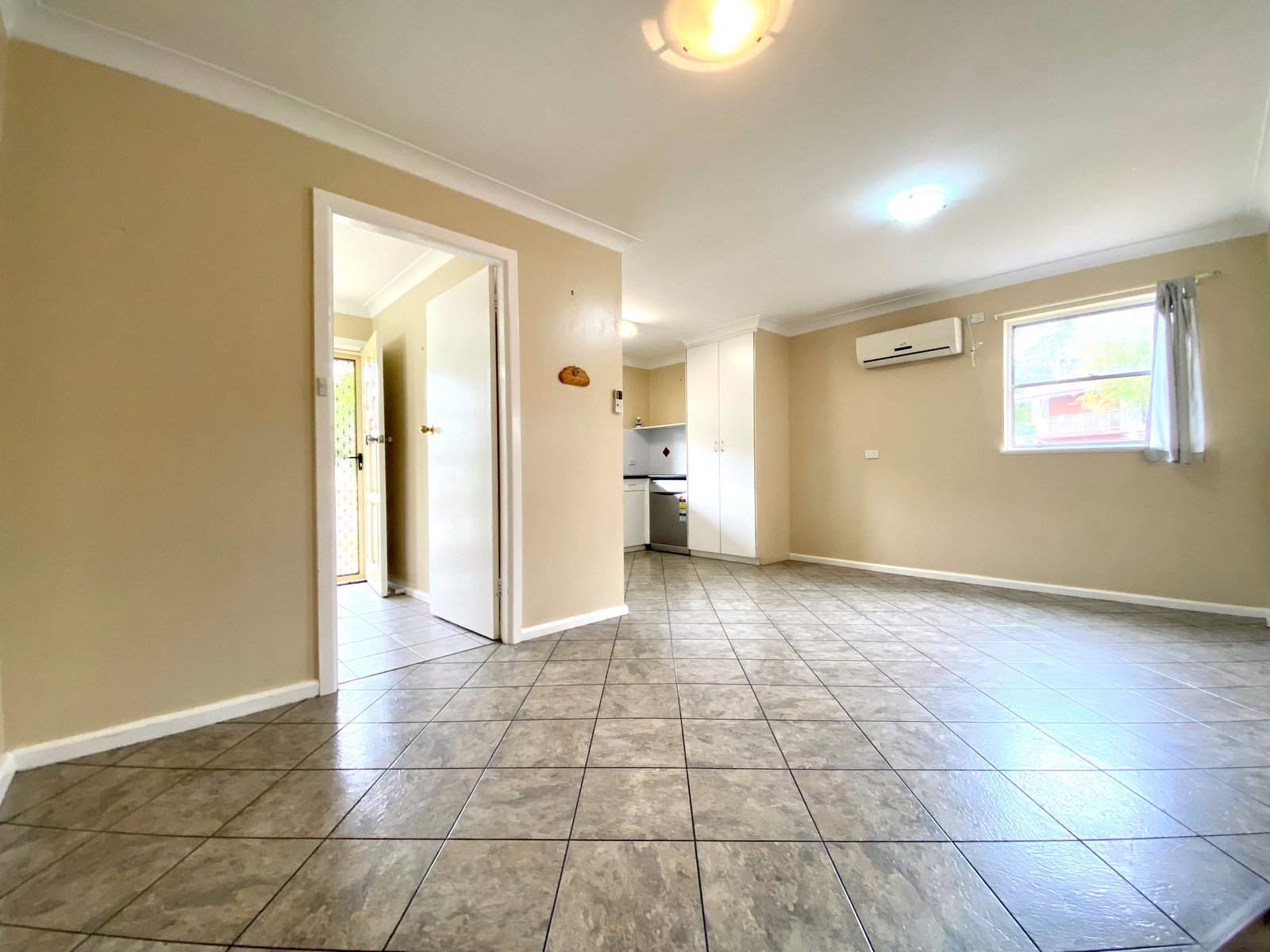 85 Bourke Street TAMWORTH 5