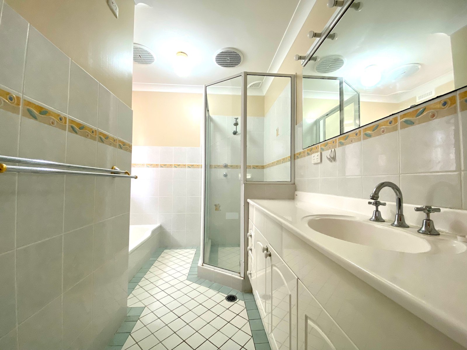 85 Bourke Street TAMWORTH 7