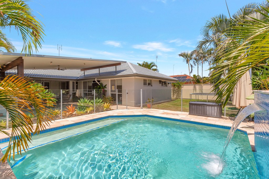 85 Coronet Crescent BURLEIGH WATERS 1