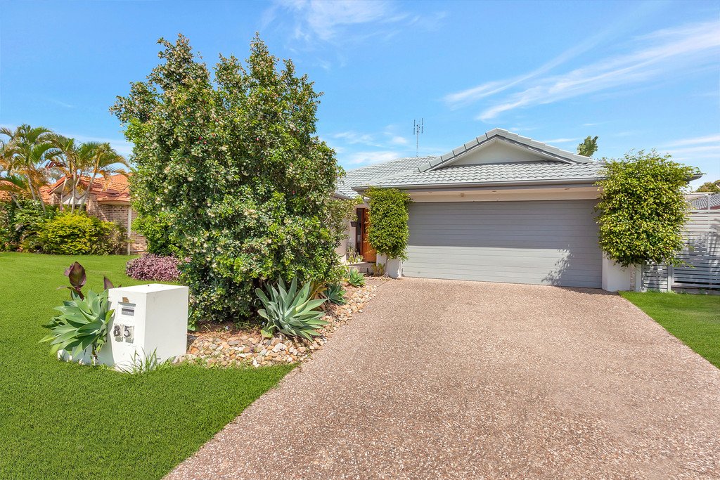 85 Coronet Crescent BURLEIGH WATERS 2