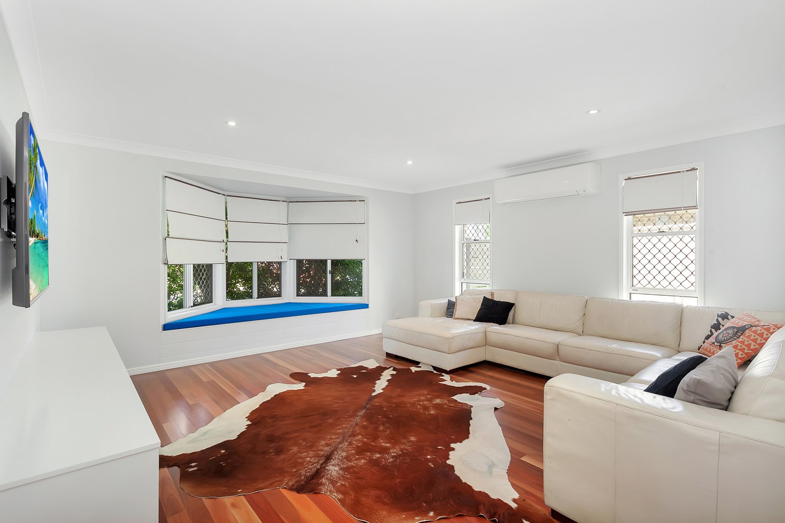 85 Coronet Crescent BURLEIGH WATERS 3